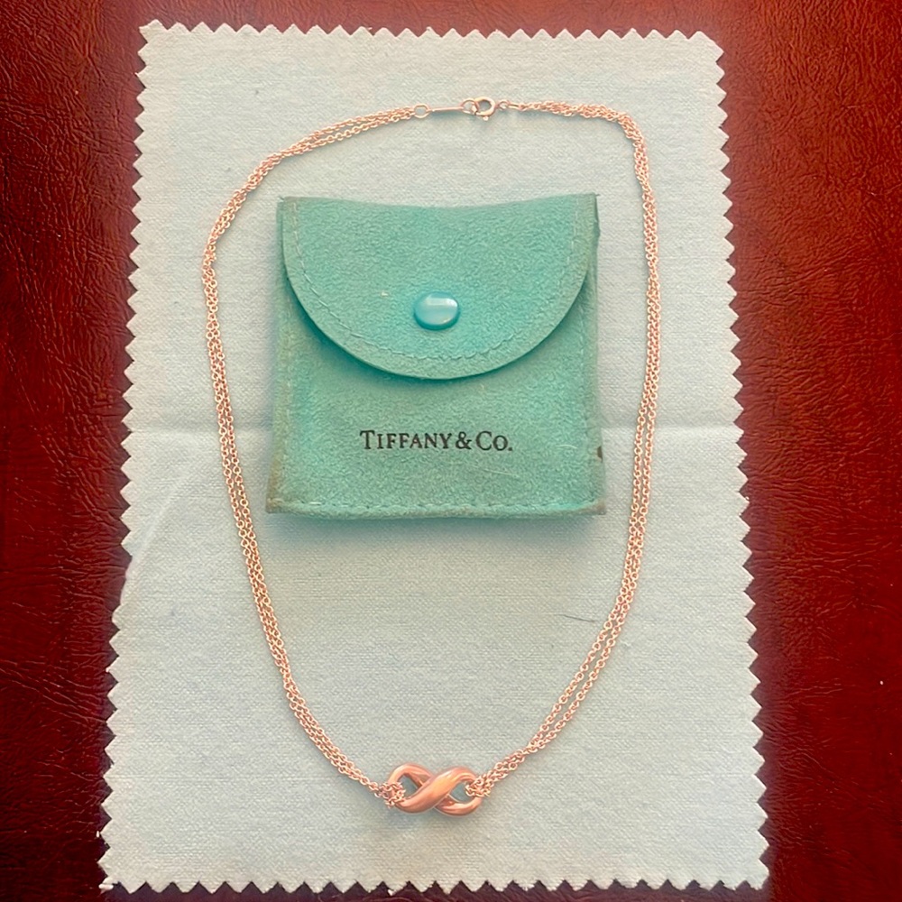 EUC Tiffany Infinity Pendant Necklace